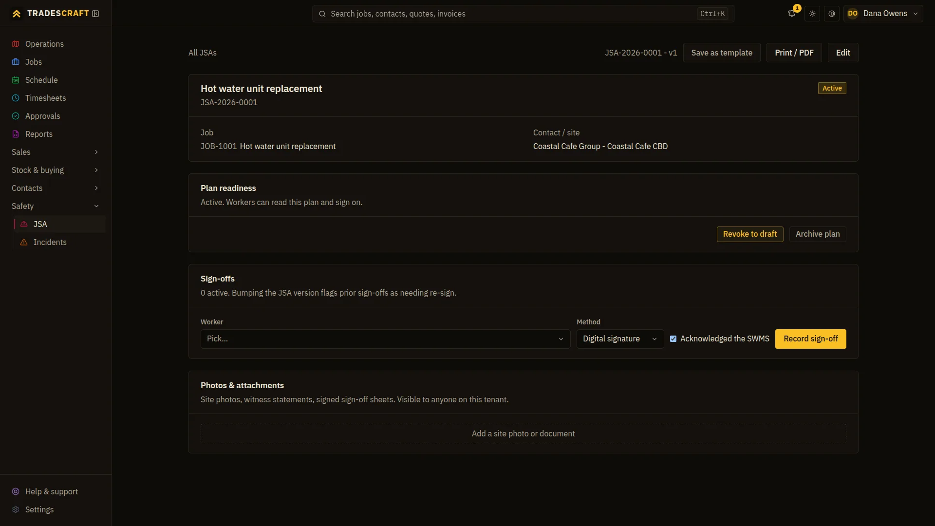 A Tradescraft JSA showing its active status, the linked job and site, and the worker sign-off panel