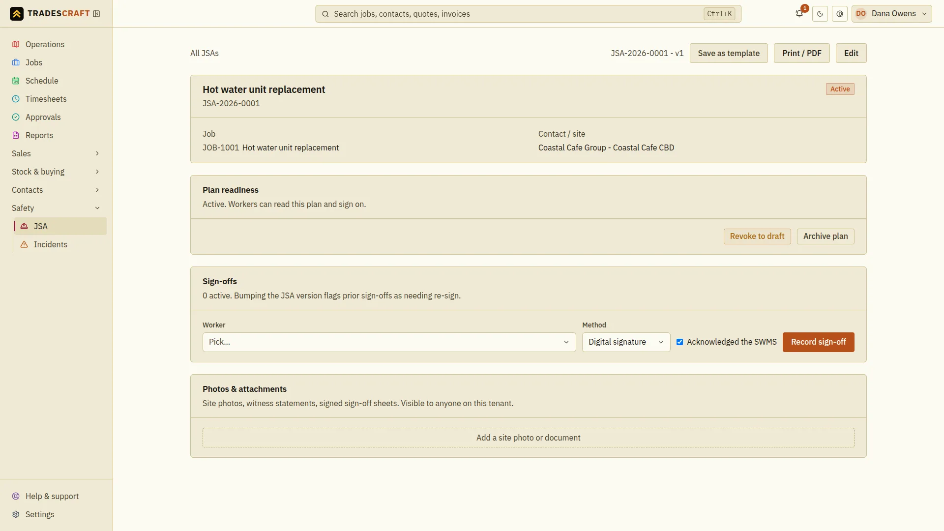 A Tradescraft JSA showing its active status, the linked job and site, and the worker sign-off panel